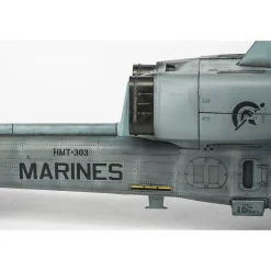 AH-1W Super Cobra 1/35 Kit 705116 1:35 scale Plastic by Trumpeter