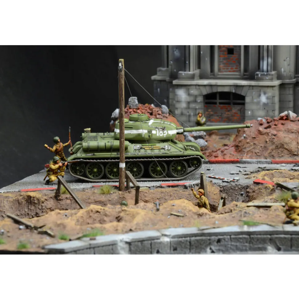 Battle For The Reichstag 1/72 Figure Kit 1:72 Scale Plastic Model Kit by Italeri