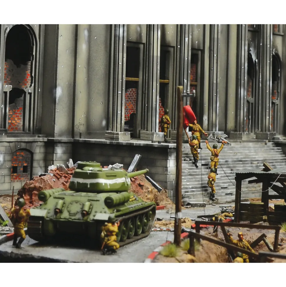 Battle For The Reichstag 1/72 Figure Kit 1:72 Scale Plastic Model Kit by Italeri
