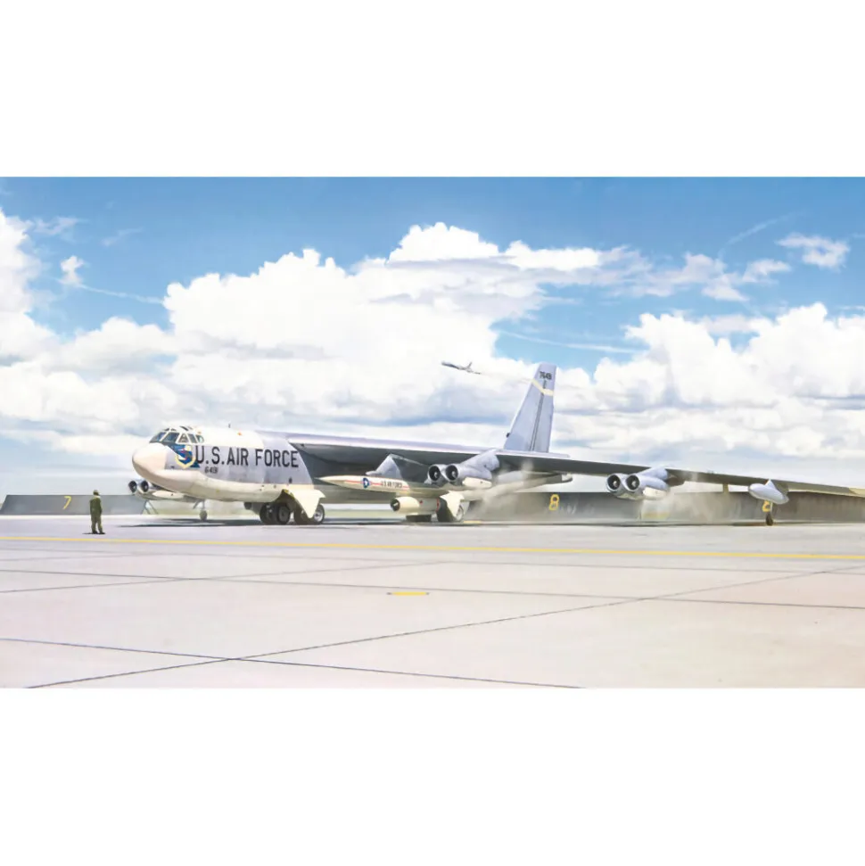 B-52G Stratofortress With Hound Dog 1/72 Kit 1:72 Scale Plastic Model Kit by Italeri