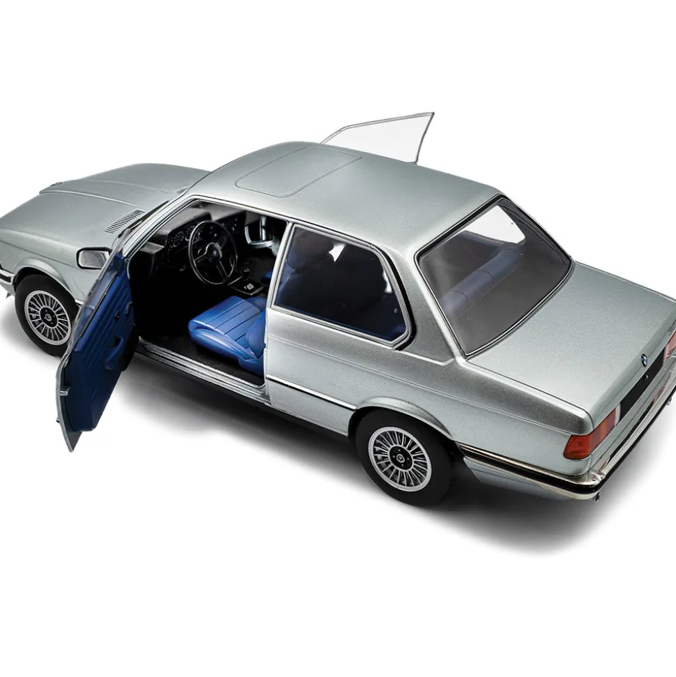 1980 BMW E21 323i - Saphirblau Metallic 1:18 Scale Diecast Model Car by Solido