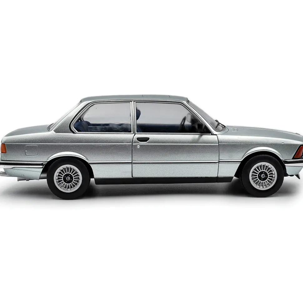 1980 BMW E21 323i - Saphirblau Metallic 1:18 Scale Diecast Model Car by Solido
