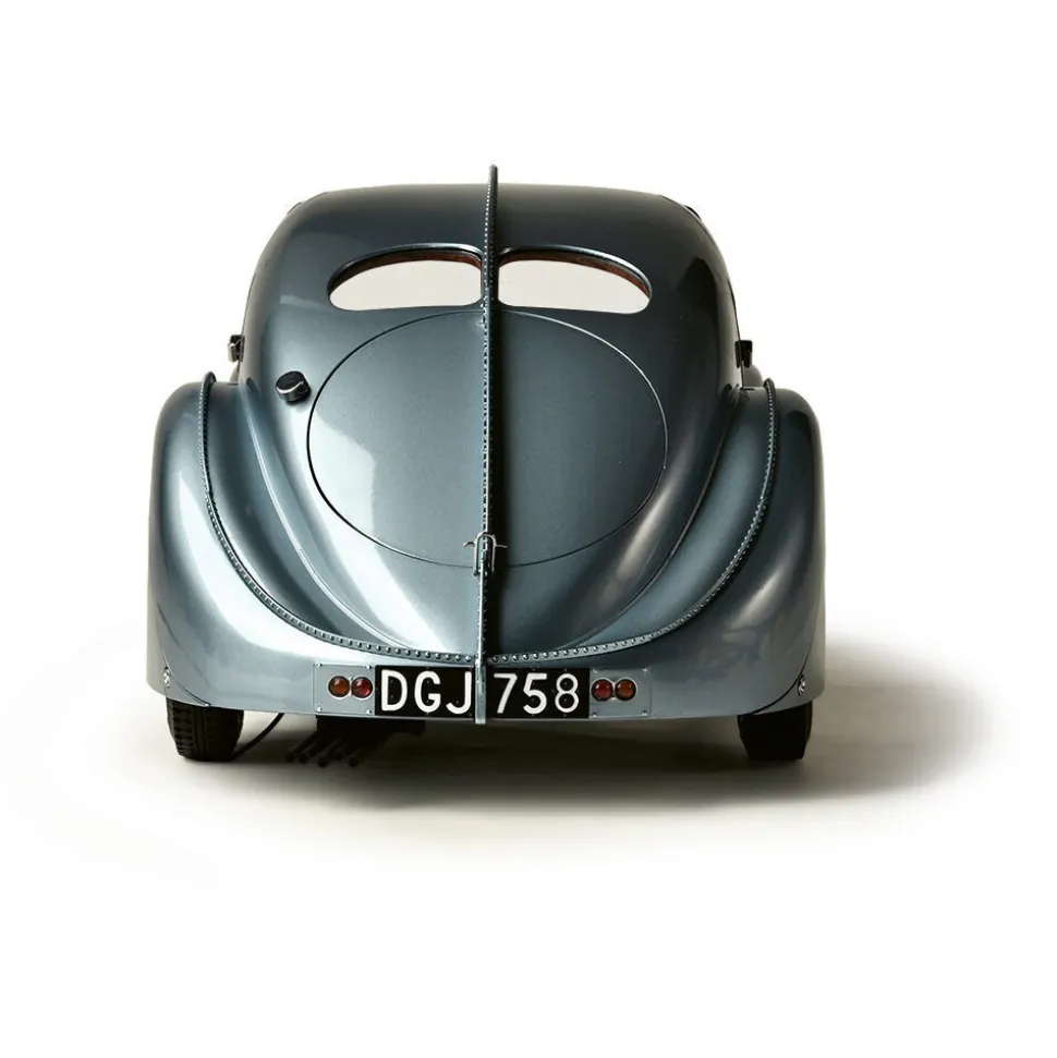 Bugatti Atlantic 57SC Rothschild Diecast Model Kit 1:8 Scale Diecast Model Car Kit by IXO Models