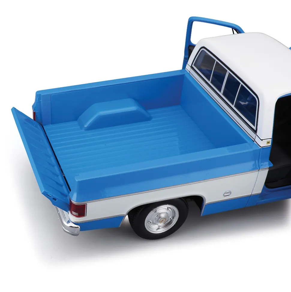 1974 Chevrolet C10 Cheyenne Super - Blue/White 1:18 Scale Diecast Model Truck by Maisto