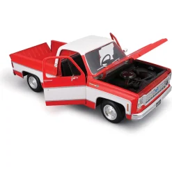 1974 Chevrolet C10 Cheyenne Super - Red/White 1:18 Scale Diecast Model Truck by Maisto