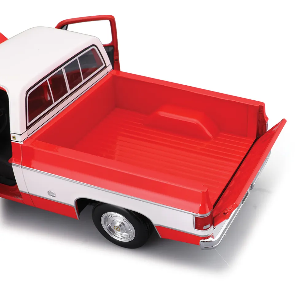 1974 Chevrolet C10 Cheyenne Super - Red/White 1:18 Scale Diecast Model Truck by Maisto