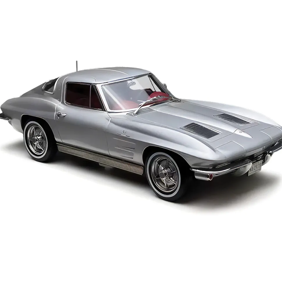 1963 Chevrolet Corvette Sting Ray Split Window 1:18 Scale Diecast Model Car by Norev