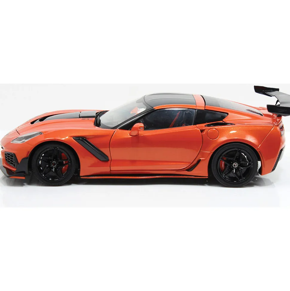 2019 Chevrolet Corvette ZR1 - Sebring Orange Tintcoat 1:18 Scale Diecast Model Car by IXO Models
