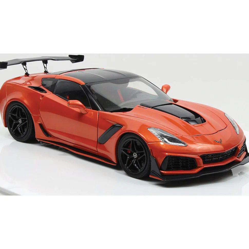 2019 Chevrolet Corvette ZR1 - Sebring Orange Tintcoat 1:18 Scale Diecast Model Car by IXO Models