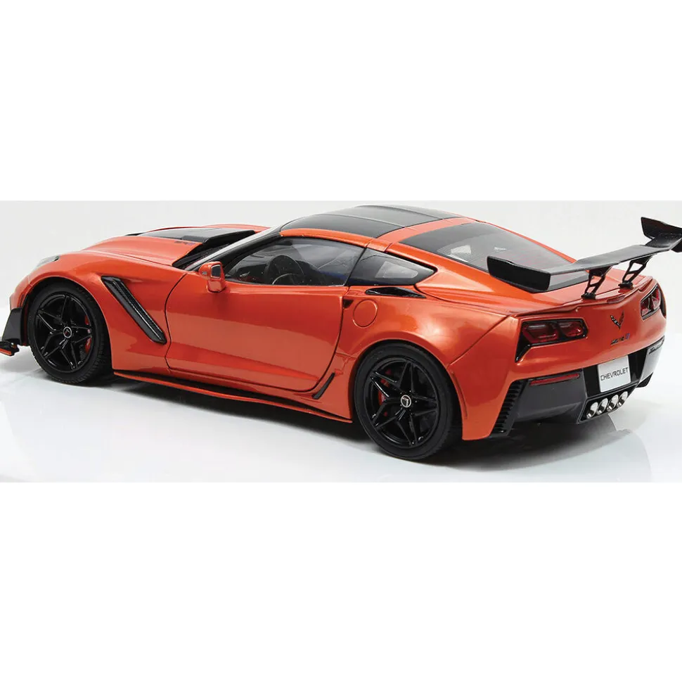 2019 Chevrolet Corvette ZR1 - Sebring Orange Tintcoat 1:18 Scale Diecast Model Car by IXO Models