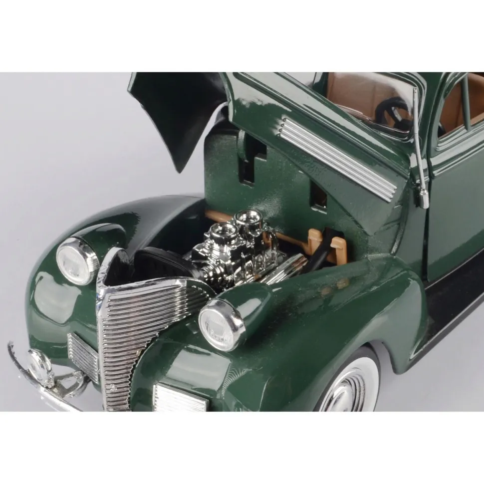 1939 Chevrolet Coupe - Green 1:24 Scale Diecast Model Car by Motormax