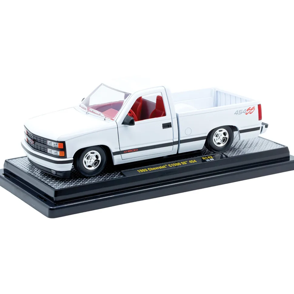 1993 Chevrolet C1500 SS 454 - White 1:24 Scale Diecast Model Truck by M2 Machines