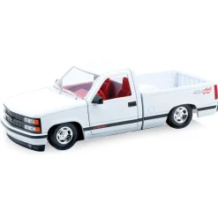 1993 Chevrolet C1500 SS 454 - White 1:24 Scale Diecast Model Truck by M2 Machines