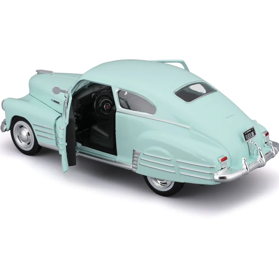 1948 Chevrolet Fleetline Aerosedan - Green 1:24 Scale Diecast Model Car by Maisto