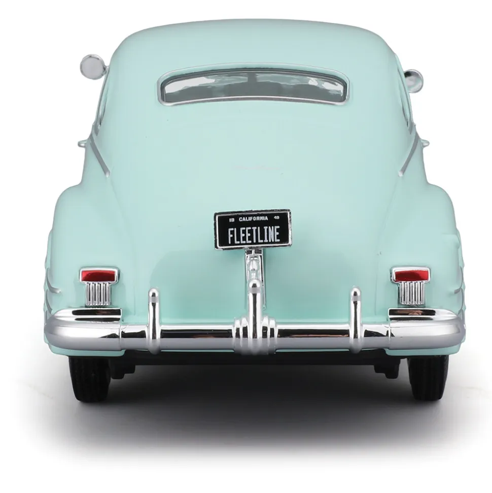 1948 Chevrolet Fleetline Aerosedan - Green 1:24 Scale Diecast Model Car by Maisto