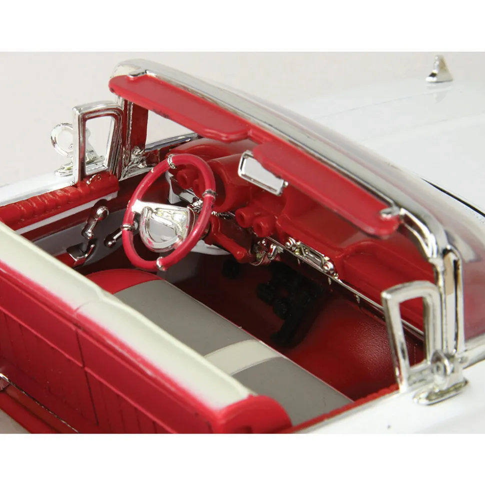 1960 Chevy Impala Convertible - White 1:18 Scale Diecast Model by Motormax