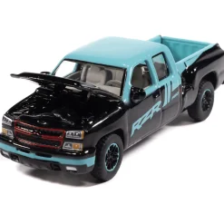 2006 Chevy Silverado Extended Cab/Stepside Polaris - Black Crystal & Radiant Green 1:64 Scale Diecast Model Truck by Auto World