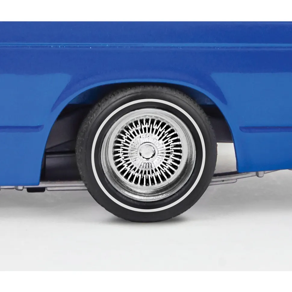 1991 Chevy S-10 Lowrider Special Edition Model Kit 1:25 Scale Plastic Model Kit by Revell