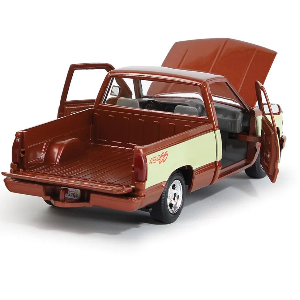 1992 Chevy 454 SS Pickup With Slide-In Camper 1:24 Scale by Motormax