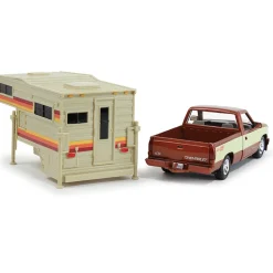 1992 Chevy 454 SS Pickup With Slide-In Camper 1:24 Scale by Motormax