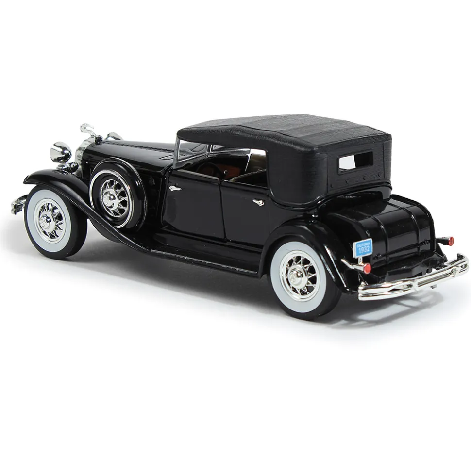 1932 Chrysler LeBaron - Black 1:32 Scale Diecast Model Car by Signature Models