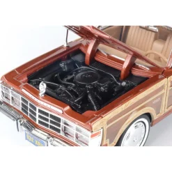 1979 Chrysler LeBaron Town & Country-Sable Tan 1:24 Scale Diecast Model Car by Motormax