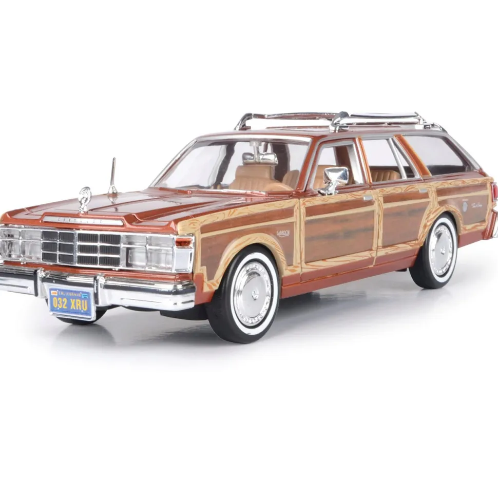 1979 Chrysler LeBaron Town & Country-Sable Tan 1:24 Scale Diecast Model Car by Motormax
