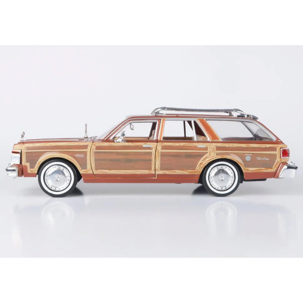 1979 Chrysler LeBaron Town & Country-Sable Tan 1:24 Scale Diecast Model Car by Motormax