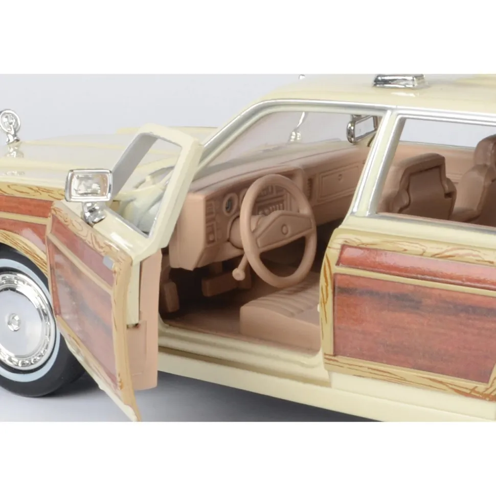 1979 Chrysler LeBaron Town & Country-Light Cashmere 1:24 Scale Diecast Model Car by Motormax