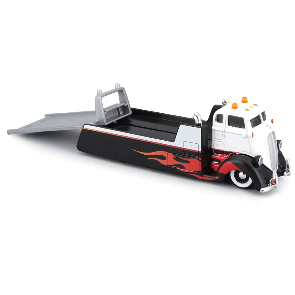 COE Custom Flatbed & 1979 K5 Blazer 1:64 Scale by Maisto