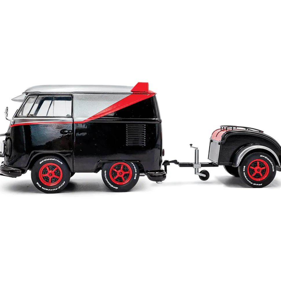 Cool Combi Sport - Tribute 1:18 Scale Diecast Model Car by Solido