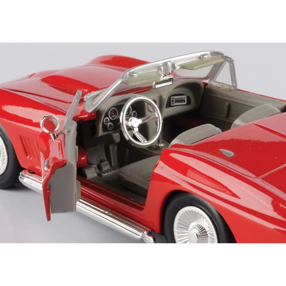 1967 Corvette - Red 1:24 Scale Diecast Model Car by Motormax