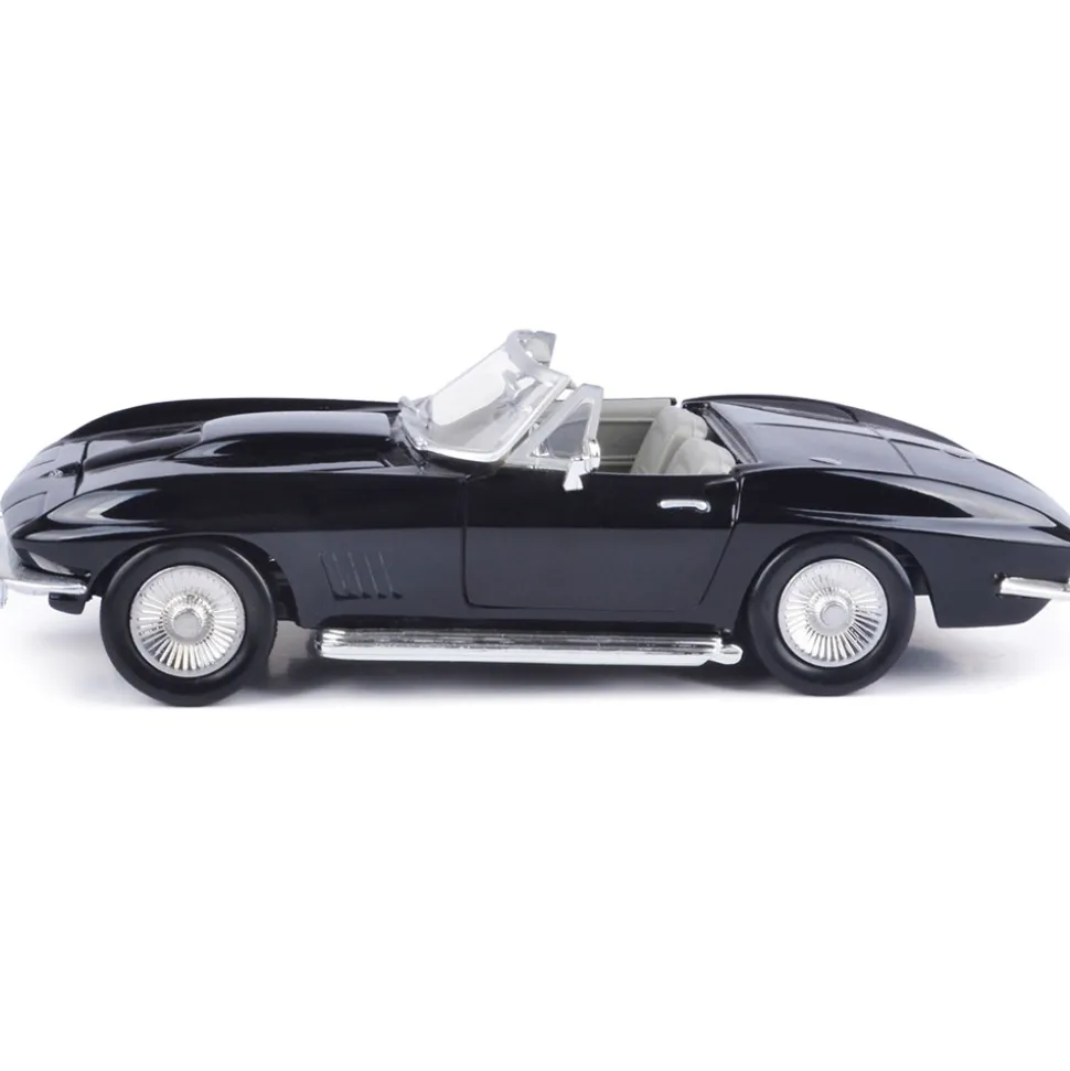 1967 Corvette 427 Tri-Power 1:24 Scale Diecast Model by Motormax