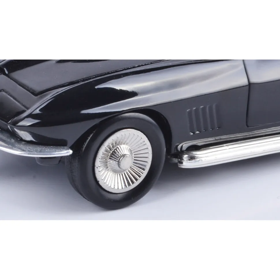 1967 Corvette 427 Tri-Power 1:24 Scale Diecast Model by Motormax