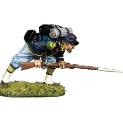 Crouching Advancing 1/30 Figure - CW132 1:30 Scale Metal by King and Country
