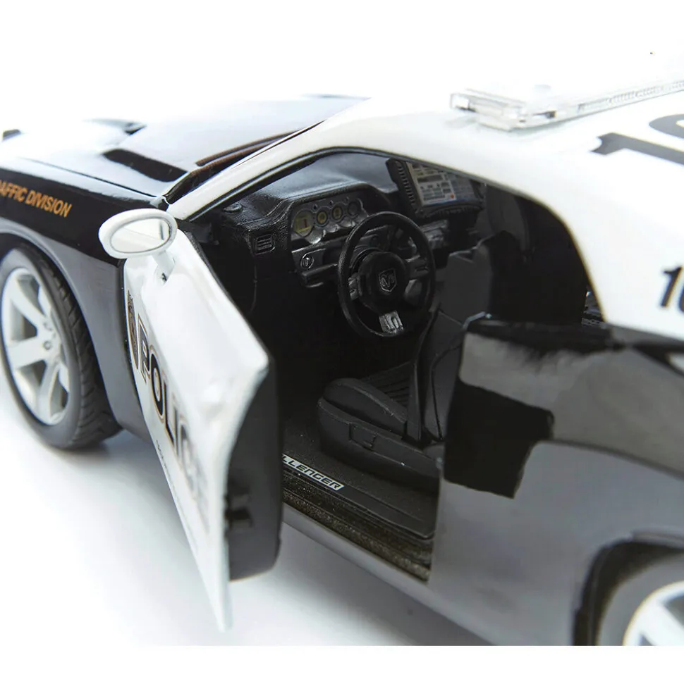 2006 Dodge Challenger Concept - Police - B&W 1:18 Scale Diecast Model Car by Maisto