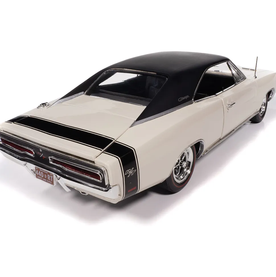 1969 Dodge Charger R/T - W1 White 1:18 Scale Diecast Model Car by American Muscle - Ertl