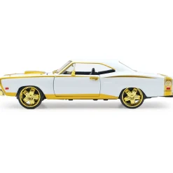 1969 Dodge Coronet Super Bee - Luxe Legends 1:24 Scale Diecast Model Car by Motormax