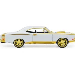 1969 Dodge Coronet Super Bee - Luxe Legends 1:24 Scale Diecast Model Car by Motormax