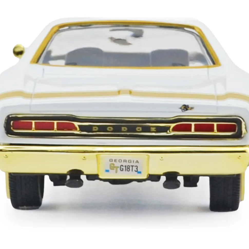 1969 Dodge Coronet Super Bee - Luxe Legends 1:24 Scale Diecast Model Car by Motormax