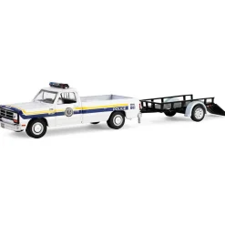 1990 Dodge Ram - Hot Pursuit Hitch and Tow 1:64 Scale Diecast Model Truck by Greenlight
