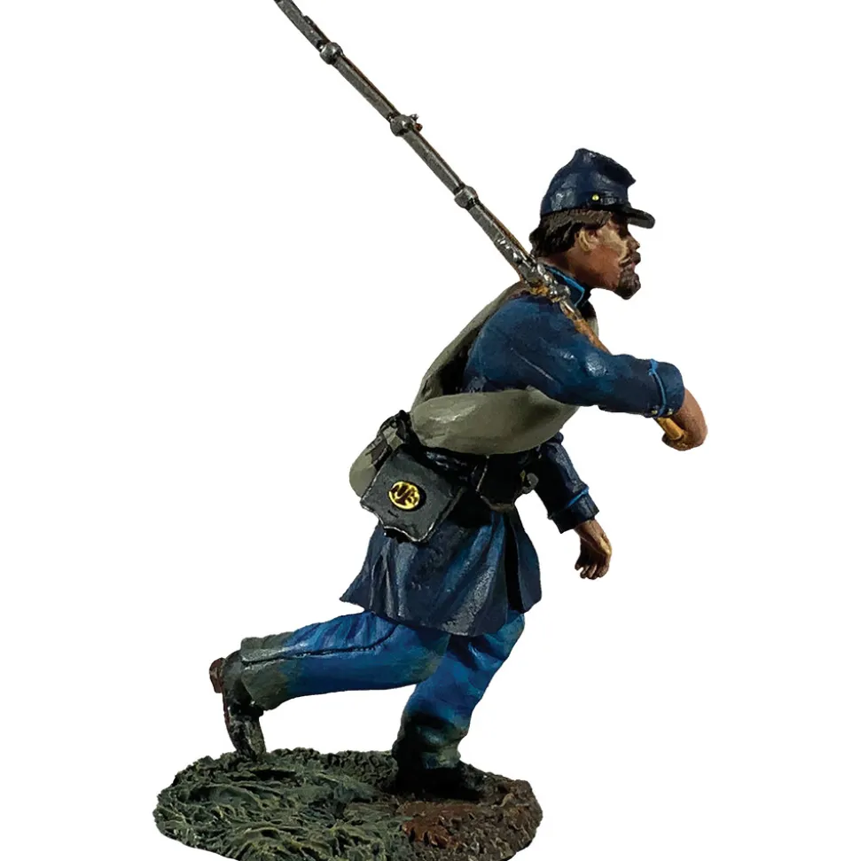 Federal Infantry in Frock Coat Advancing 1/30 Figure William Britain (31354) 1:30 scale Metal by William Britain