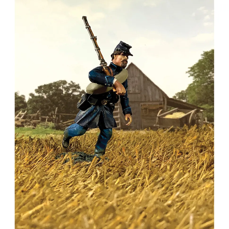 Federal Infantry in Frock Coat Advancing 1/30 Figure William Britain (31354) 1:30 scale Metal by William Britain