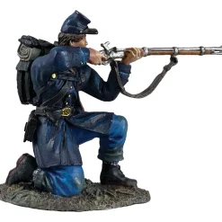 Federal in Frock Coat Kneeling Firing 1/30 Figure William Britain (31370) 1:30 scale Metal by William Britain
