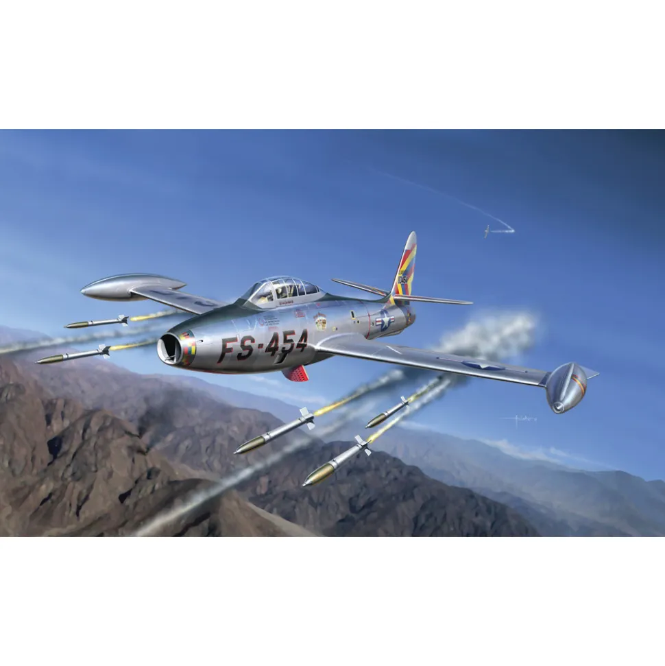 F-84G THUNDERJET 1/72 Kit 1:72 scale Plastic by Italeri