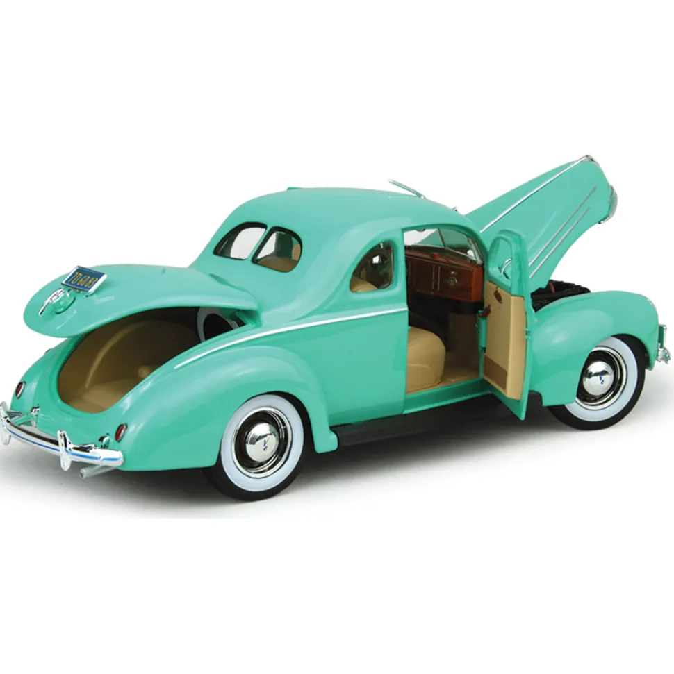 1939 Ford Coupe 1:18 Scale Diecast Model Car by Maisto