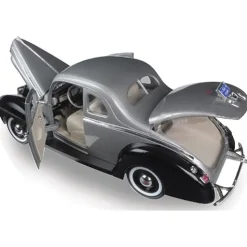 1940 Ford Deluxe 1:18 Scale Diecast Model by Motormax