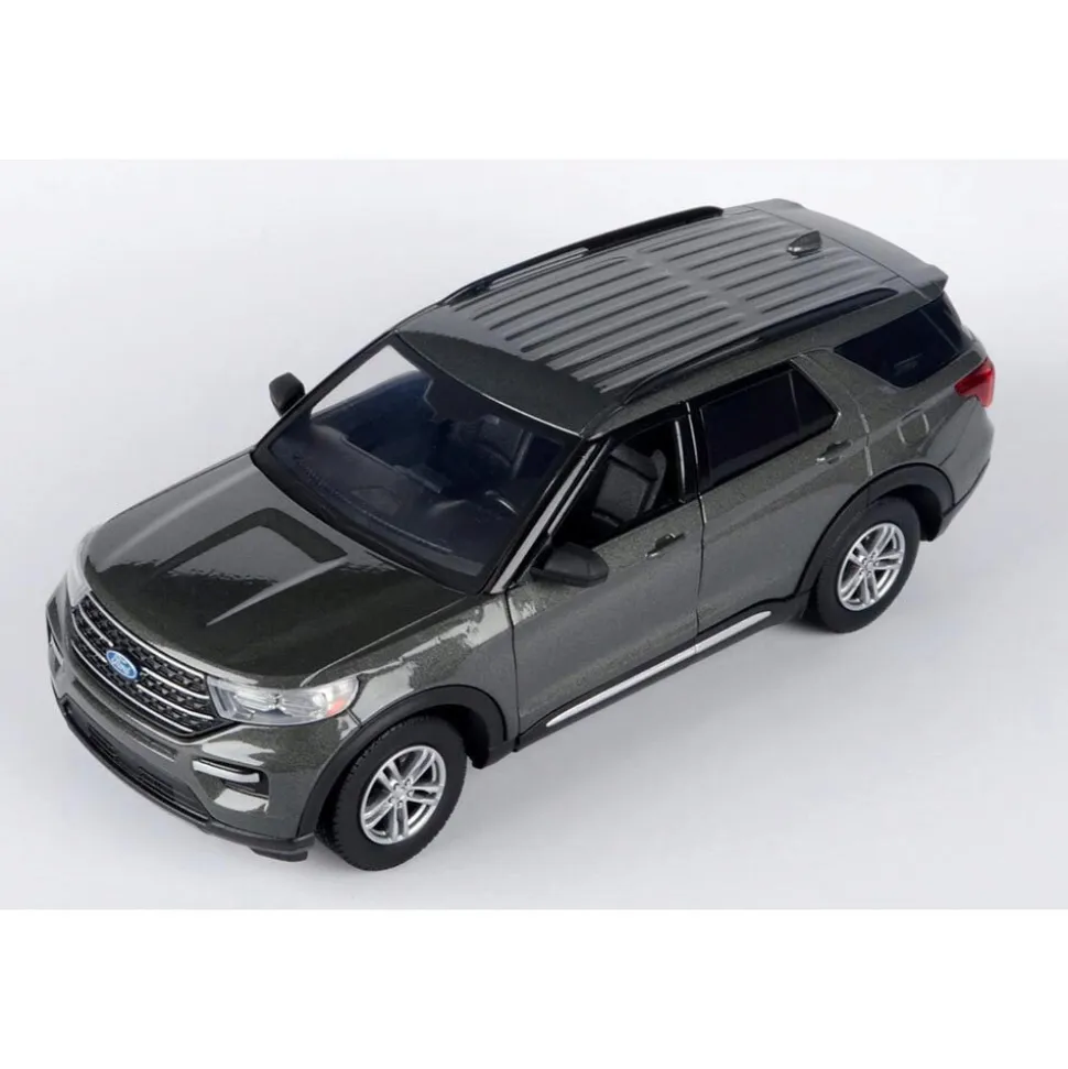2022 Ford Explorer XLT - Carbonized Grey 1:24 Scale Diecast Model Truck by Motormax