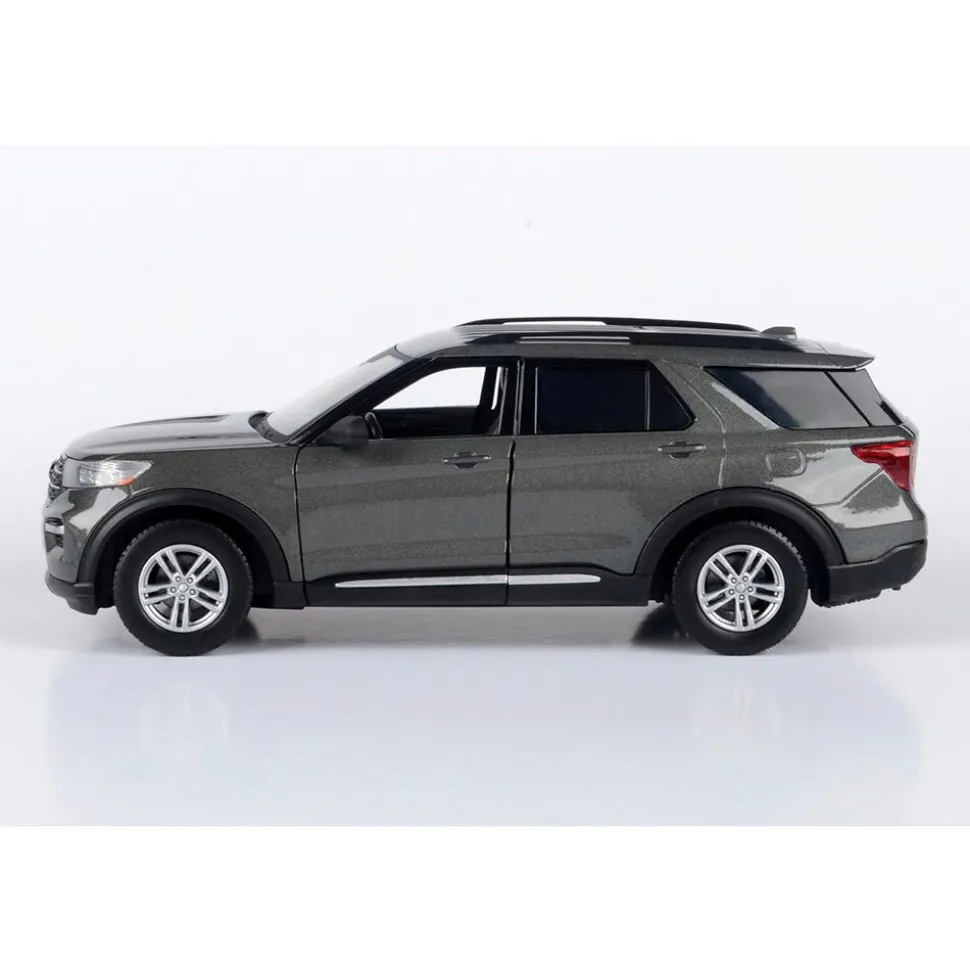 2022 Ford Explorer XLT - Carbonized Grey 1:24 Scale Diecast Model Truck by Motormax
