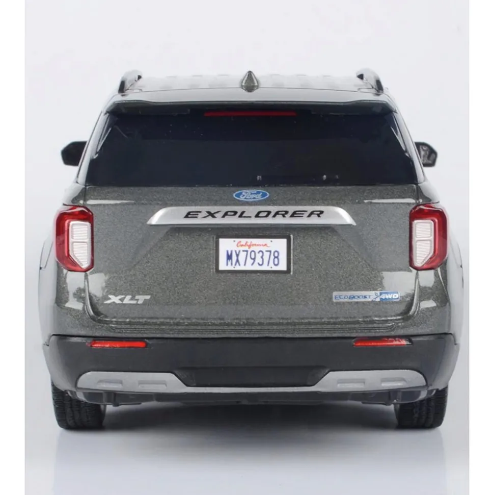 2022 Ford Explorer XLT - Carbonized Grey 1:24 Scale Diecast Model Truck by Motormax